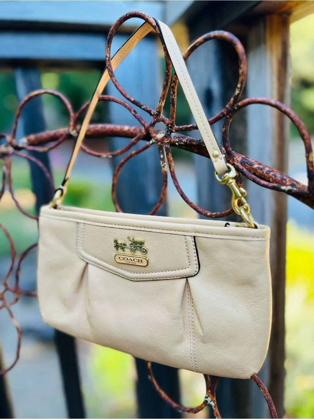 Coach Beige Leather Shoulder Bag - Signature Plaque